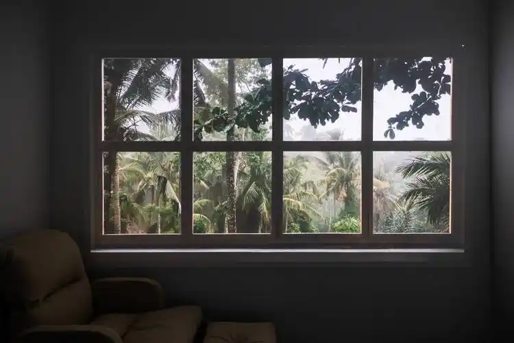 之前用其他投影尝试过的一次假窗户挑战,效果还行,但是这台智能投影仪