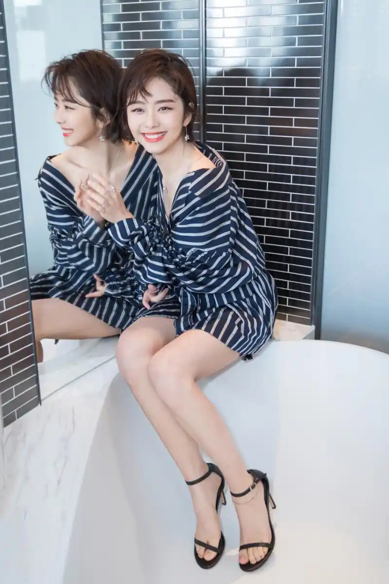 谭松韵  美腿玉足合集