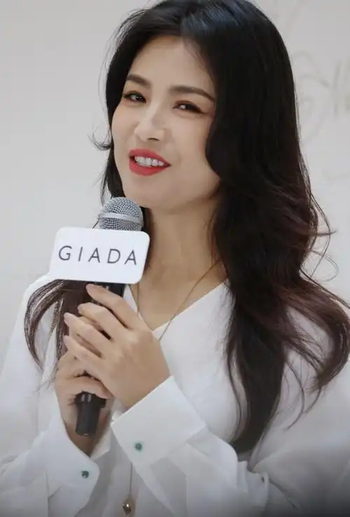 44岁刘涛出席活动,状态显老,自己看图后都惊叹不是本人!