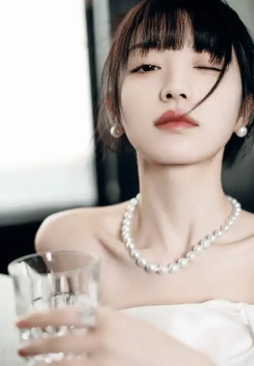 女星田曦薇写真集:容貌俏丽,娇艳可人