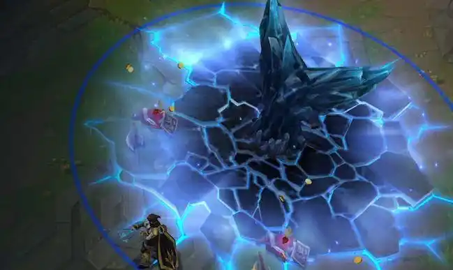 因为冰女是一个开团型法师,突进到敌阵开大后基本就迎来技能真空期