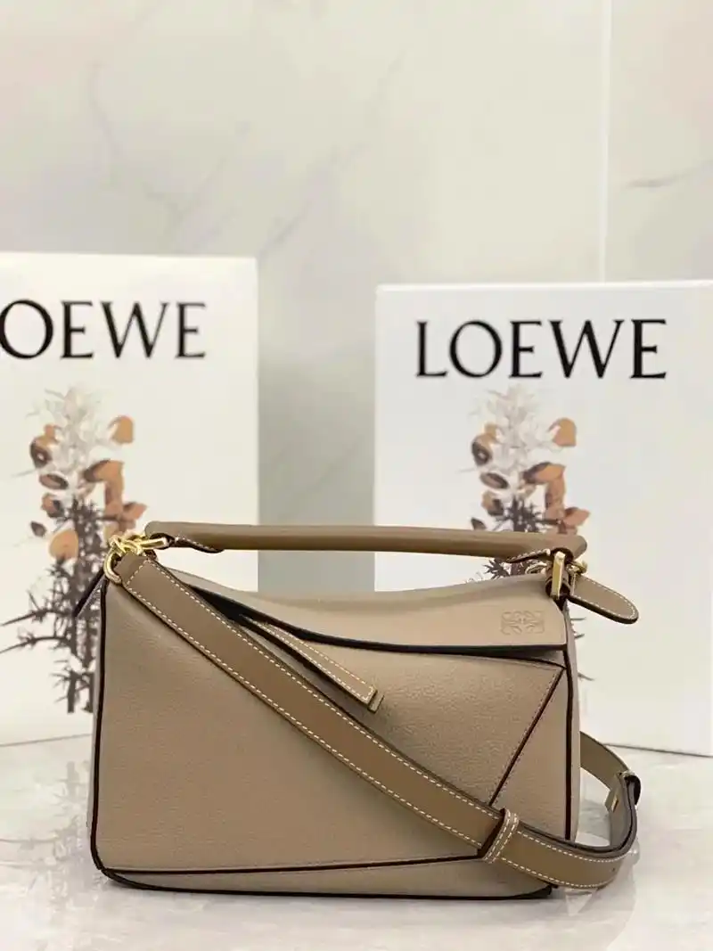 今收包|loewe 罗意威 几何包.今日收包 | loewe - 抖音