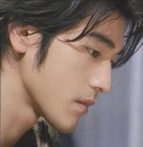 事实证明,49岁"寡居日本不结婚"的金城武,已走上新的人生大道