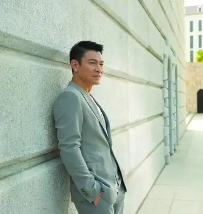 图刘德华中分发型图片天王的经典发型大揭秘