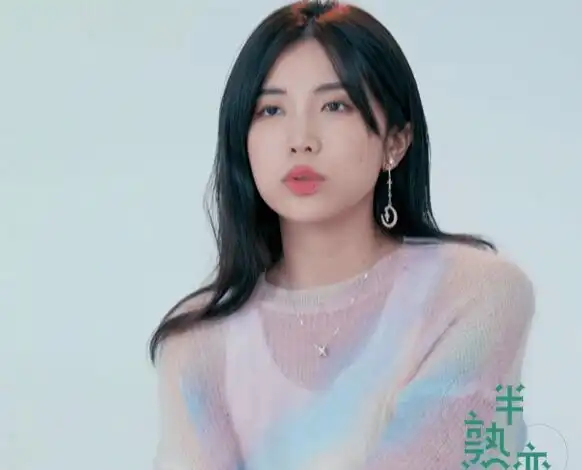 罗拉是一位菜品研发师,参加过《拜托了冰箱》,《忘不了餐厅》等节目