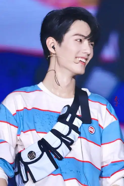 肖战超话#肖战余生请多指教#一直这么开心的笑下去吧@x玖少年团肖战