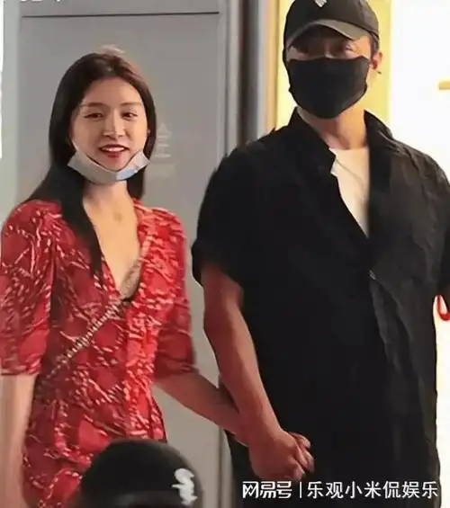 陈思诚带艺人刘昊然泰国团建佟丽娅当回老板娘女友阮巨被踢出