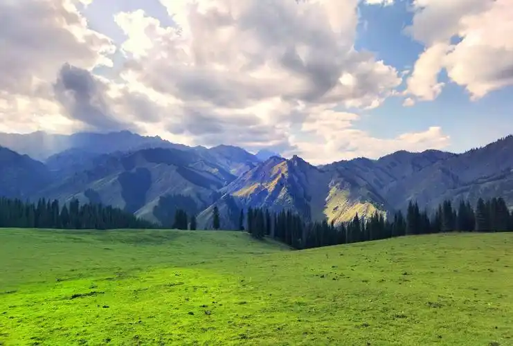 天山高山草原秋色
