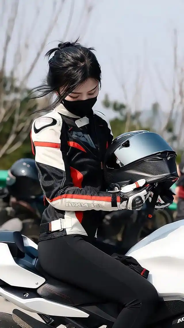 有这样的机车美女做你女朋友咋样