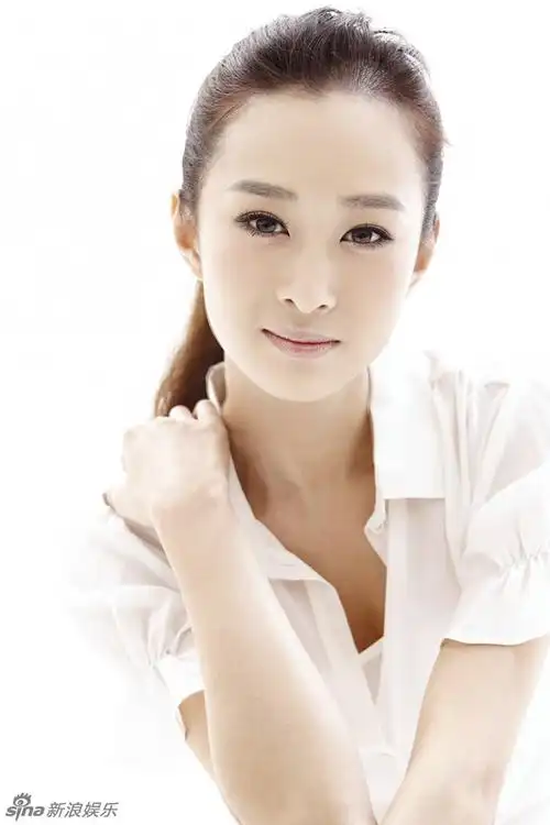 组图韩烨白色系写真笑容绚烂尽显清新俏皮
