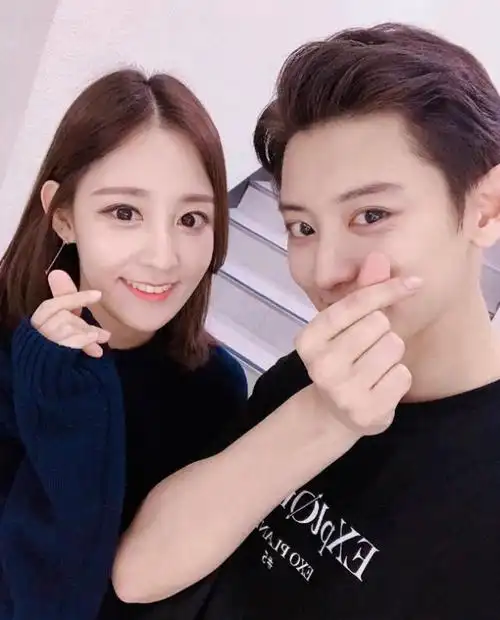 朴灿烈被曝交往女友并出轨,3年劈腿10人,经纪公司回应:没立场|exo