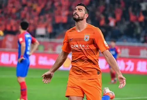 佩莱头球建功格德斯破门 鲁能2-0战胜重庆5轮不败——上海热线体育