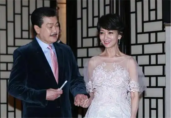 赵雅芝黄锦燊结婚35年,恩爱39年,女神嫁对人了,一辈子都很幸福
