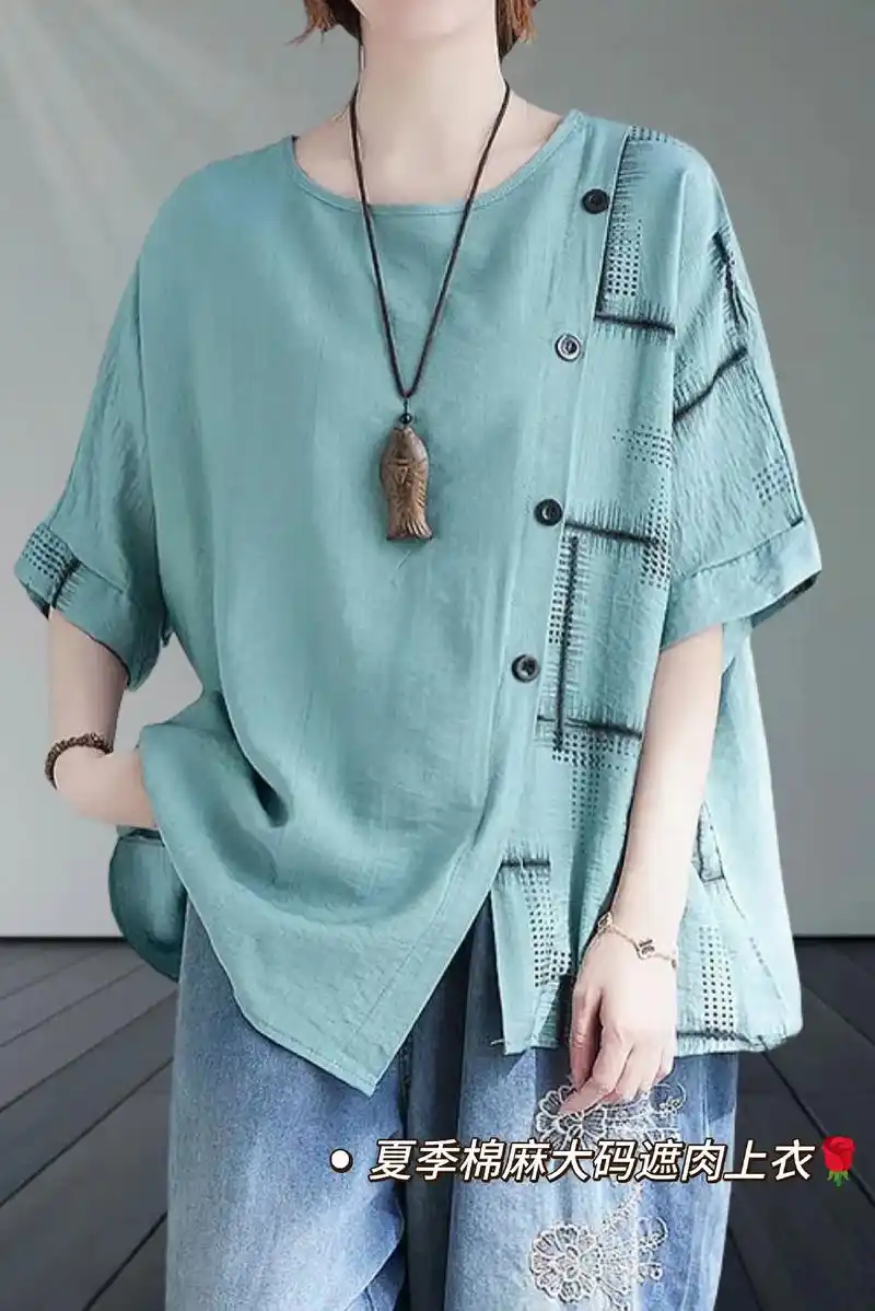 夏季新款棉麻女装上衣,宽松显瘦的设计,能够巧妙地修饰身形