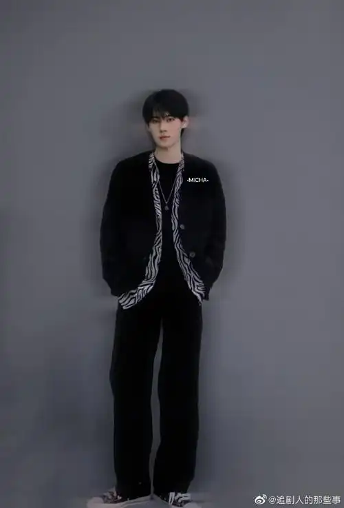 张真源的腰好细