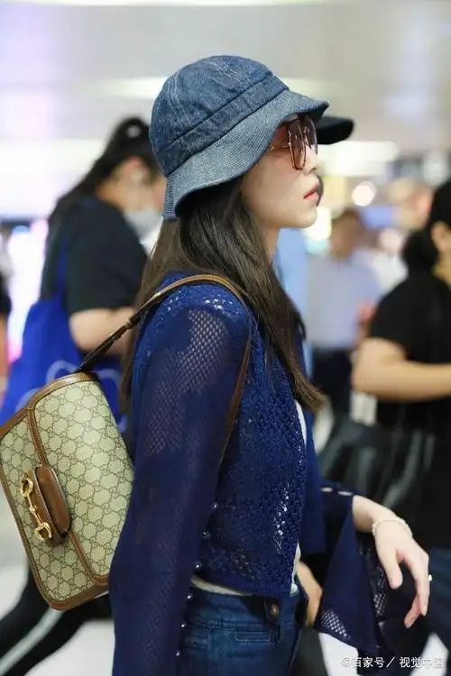 女明星扎堆背起20年前流行的法棍包!越复古越时髦!