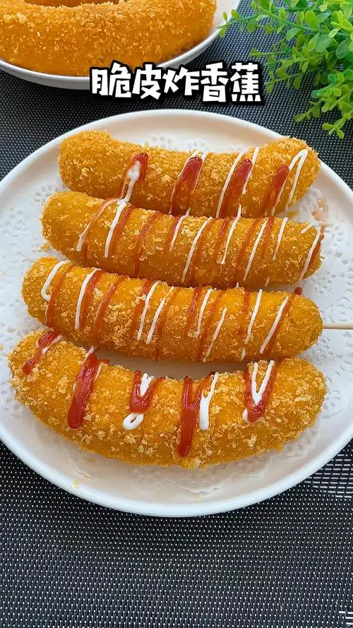 小吃摊的脆皮炸香蕉也可以在家做,香甜酥脆,非常简单