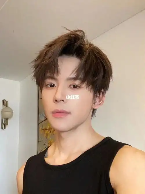 男生三七分发型