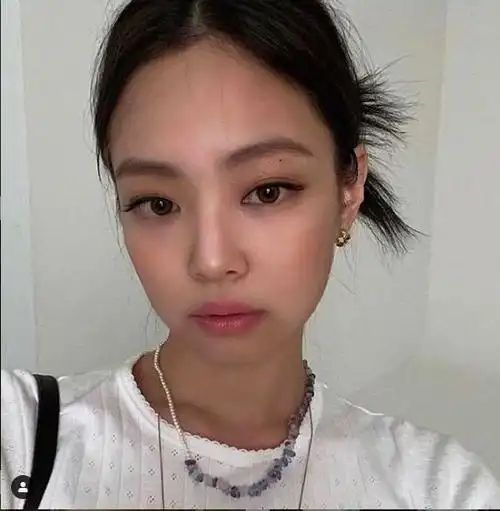 5个女孩们最想入手的平价版jennie同款从饰品到袜子一起变仙女