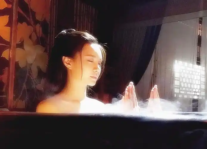 女星沐浴戏香艳撩人这么诱惑的戏竟是这么拍的