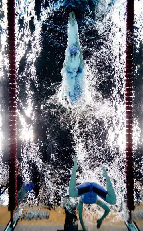 游泳——女子4x200米自由泳接力决赛赛况(2)_中国队_新华社_夏一方