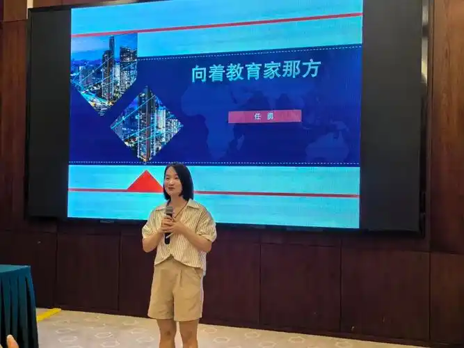 小钦,南京市燕子矶中学正高级教师潘海东分别担任了培训活动的主持人