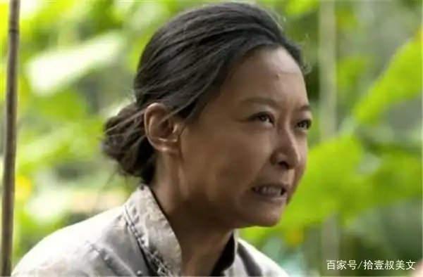 她是《父母爱情》中的王秀娥,被张艺谋评价形象不佳,成不了巩俐