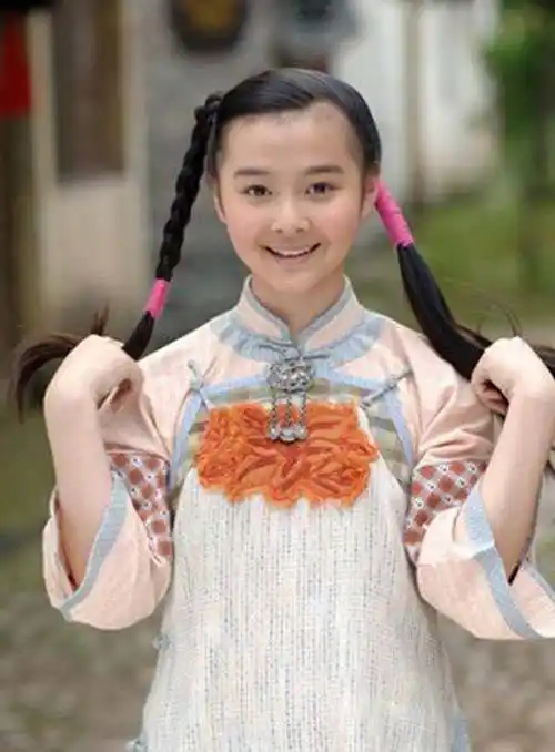 原创童星出道的杨丽晓如今逆袭美得不可方物她和释小龙秘密结婚