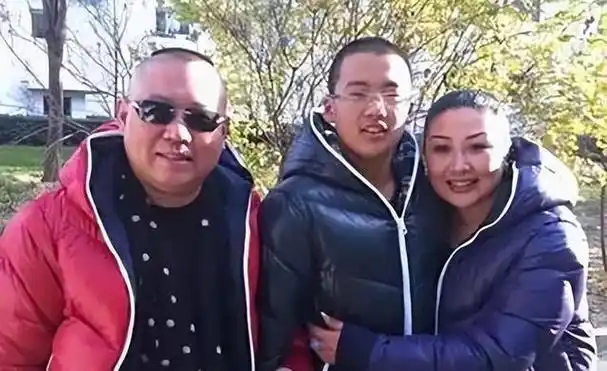 远离郭德纲,避嫌德云社,"清醒"面具下的郭麒麟有多苦