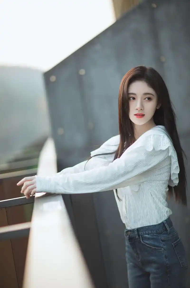 来自2020第一天的憧憬与动力,这份鞠婧祎的「元旦快乐」请查收新的