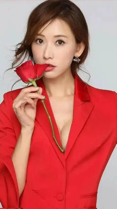 "台第一名模"林志玲:凭火辣身材出名,潇洒多年后嫁给国外人