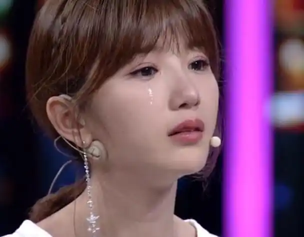 回顾:出生被扔垃圾堆,出名遭生父勒索五千万,毛晓彤简直太苦了