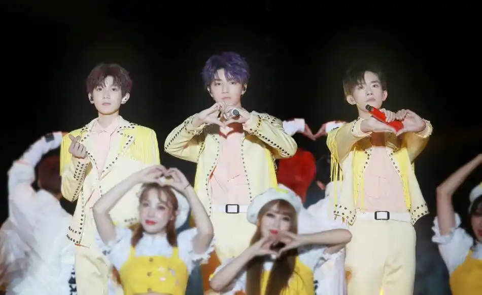 tfboys十周年将官宣场地能容纳6万人门票最高8000