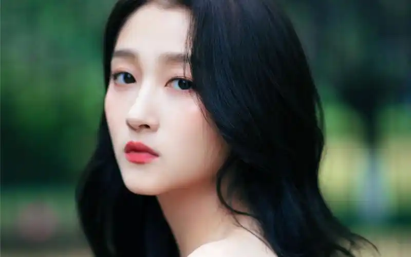 关晓彤蓝色礼服性感图片桌面壁纸