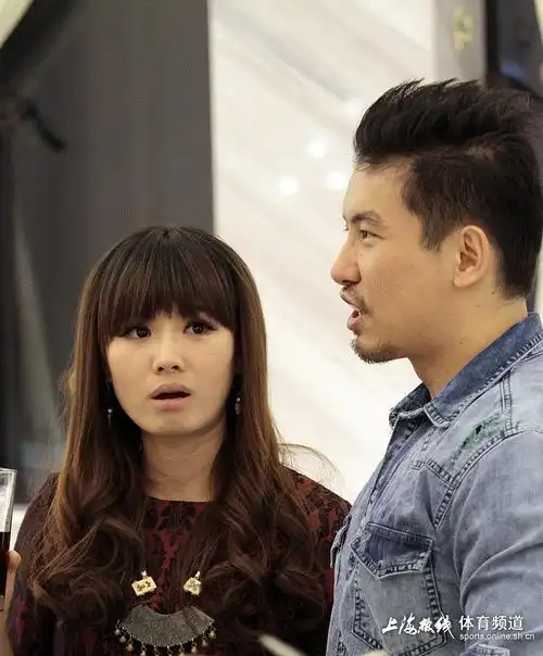 申花护花使者万蒂妮男友疑曝光秀恩爱被拍