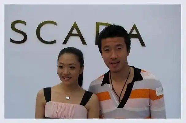 有个叫王媞的女人,她男人王圣以前是踢球的,虽然他赚的不像那些明星