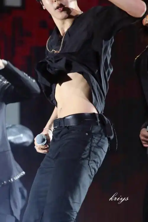 准备好和旻吧一起开车车了吗,记得自备红枣喔腹肌,腰窝,锁骨,背部线条