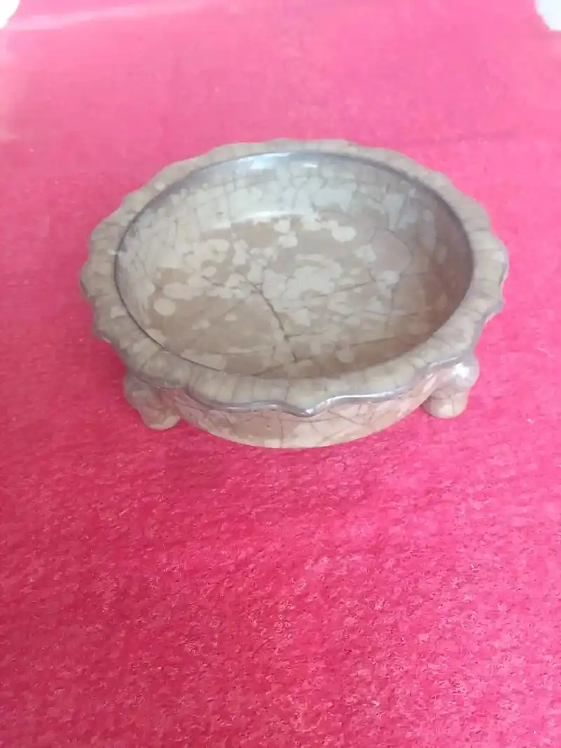 北宋五大名窑之一:哥窑: 花口三足笔洗:口径:16厘米:高: - 抖音