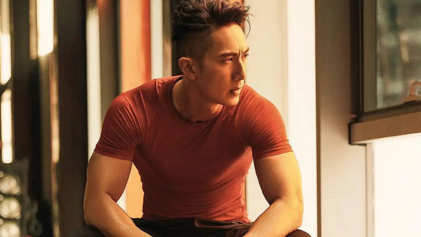 吴尊帅气红衣运动高清壁纸