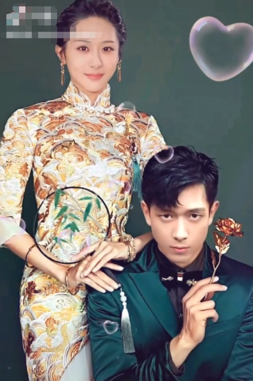 李现杨紫拍"民国婚纱照",杨紫端庄文静,李现的眼神藏都藏不住