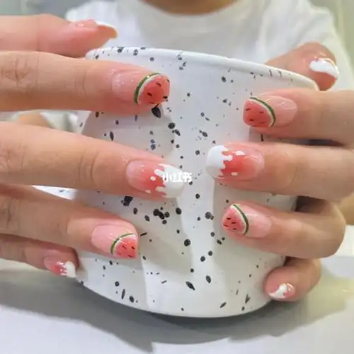 女童夏日手绘美甲