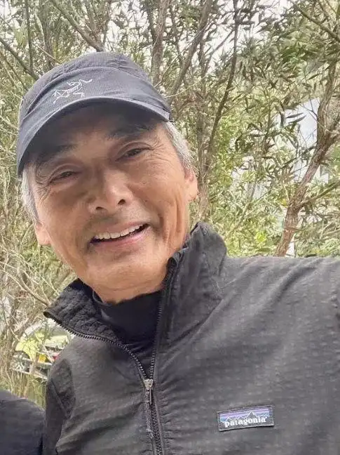 周润发近照身体状况堪忧满头银发皱纹深重66岁看起来像80岁