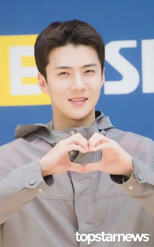 吴世勋上班路##吴世勋上班路新闻图