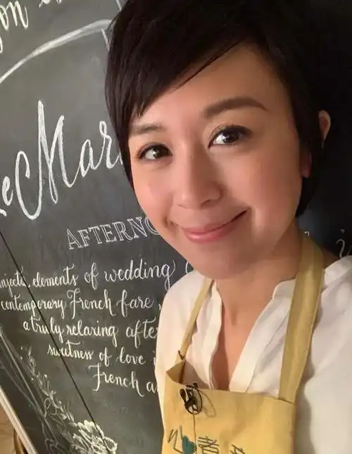 悔不当初!前tvb女神学习小学4年级英语,做单亲妈妈照顾一对儿女