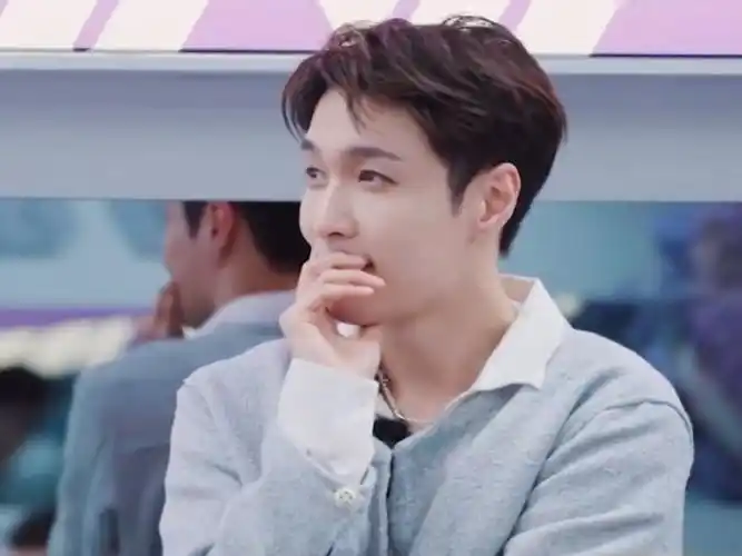 张艺兴超话#张艺兴百分百出品#  小羊宝宝看自己的归零路演看害羞了