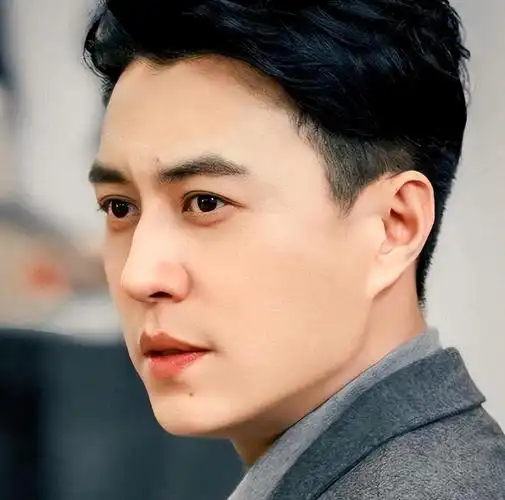 5位越老越帅的男星年轻时其貌不扬人过中年却儒雅帅气