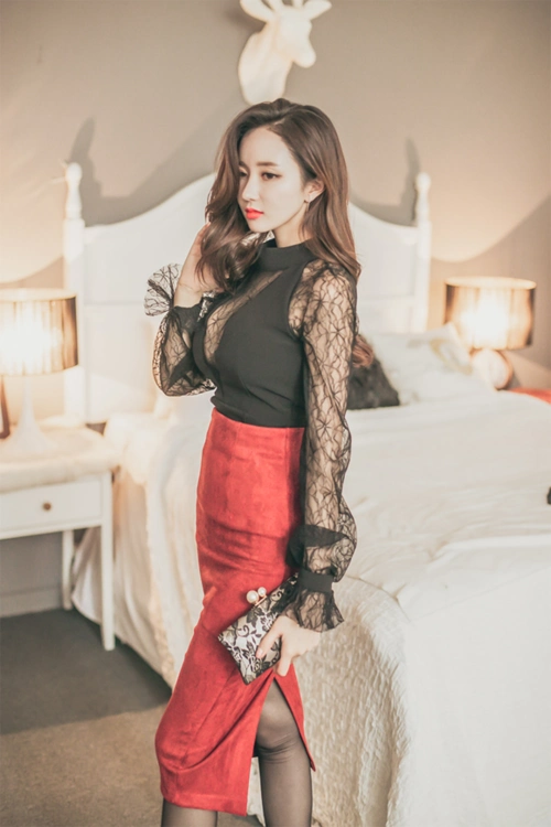 酥胸美女李妍静蕾丝透视装长裙性感私房图片