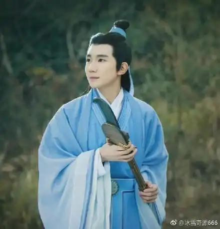 其实王源,易烊千玺也有不俗的古装扮相.