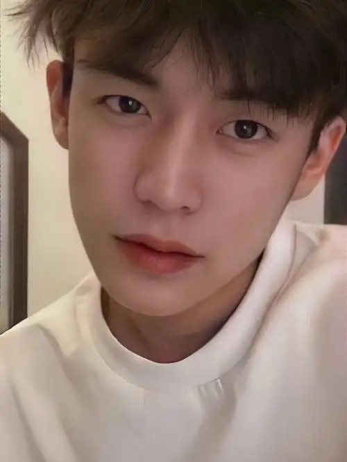 分享几张余庆伟的照片