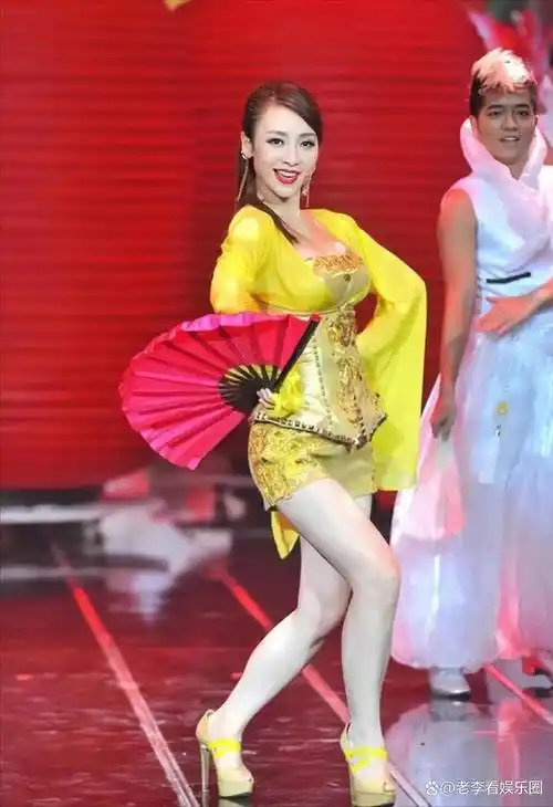 张天爱这大胯简直就是中国版卡戴珊细支结硕果才是顶级身材